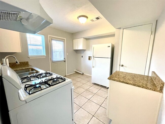 Building Photo - 533 Ferguson St