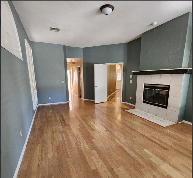 Building Photo - 5405 Coral Gables Dr