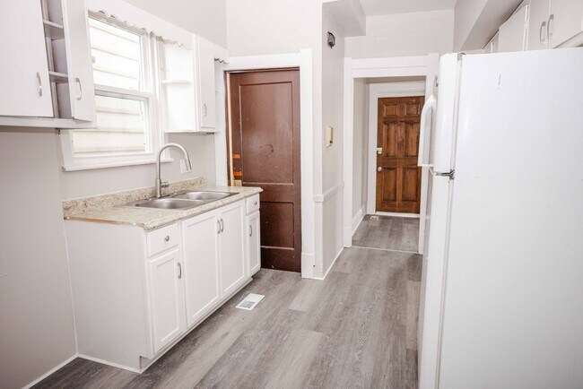 Building Photo - 1101 Radcliffe Dr