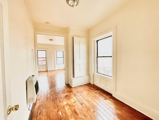 Foto del edificio - 108 Wayne St
