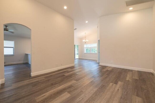 Foto del edificio - 10651 Buttonwood Lake Dr