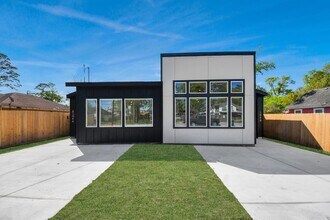 Building Photo - 8106 Locksley Rd