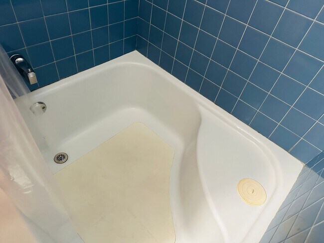 Foto del edificio - Near Hospitals: Furnished Studio with Cable TV and Free Laundry