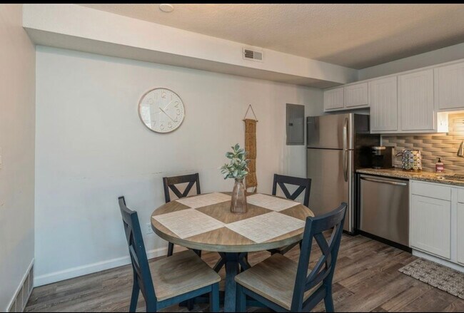 Foto del edificio - 1100 E 6th St