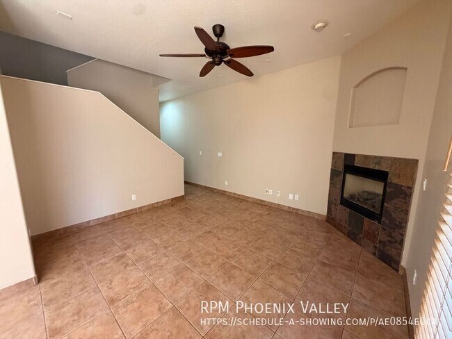 Building Photo - 897 E Roma Ave