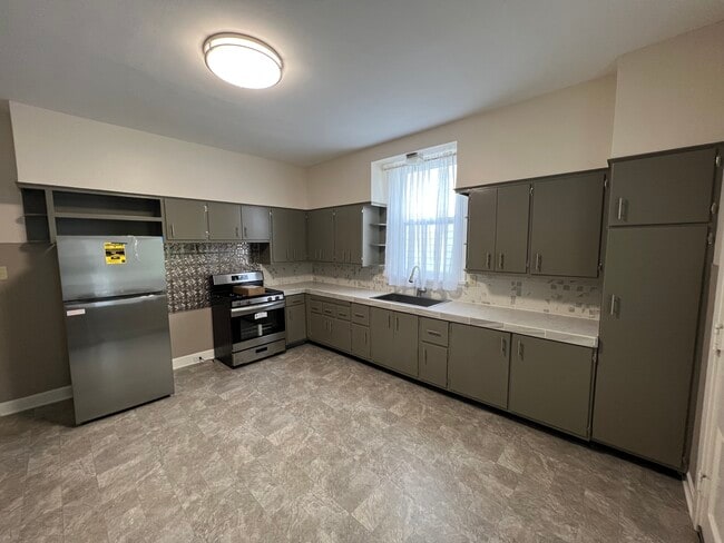 Kitchen - 4413 Tower Ave