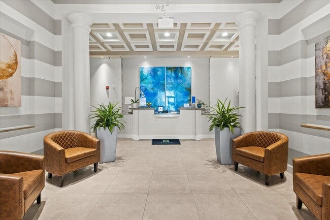 Foto del edificio - 300 S Duval St