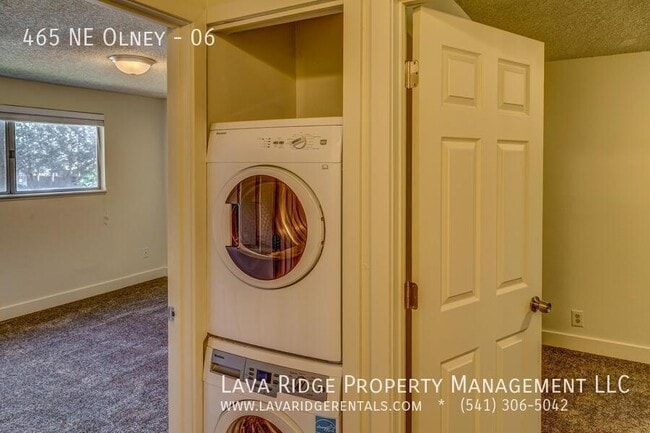 Building Photo - 465 NE Olney-06