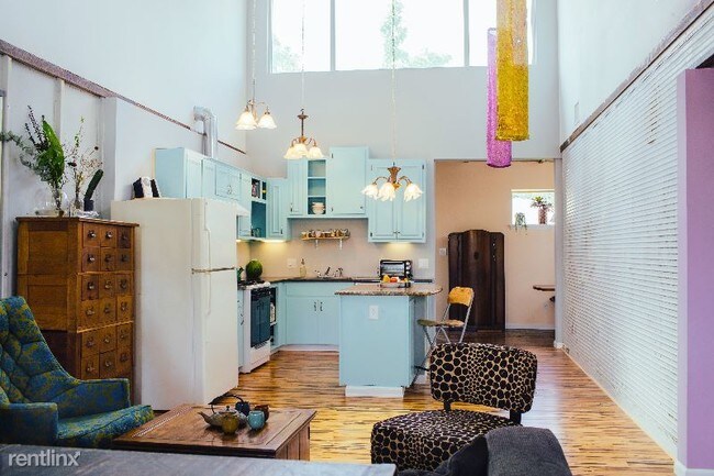 Foto del edificio - 4 br, 2 bath House - 3504 Pennsylvania Ave