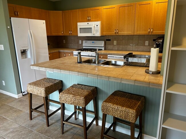 Building Photo - 5142 Lawai Rd