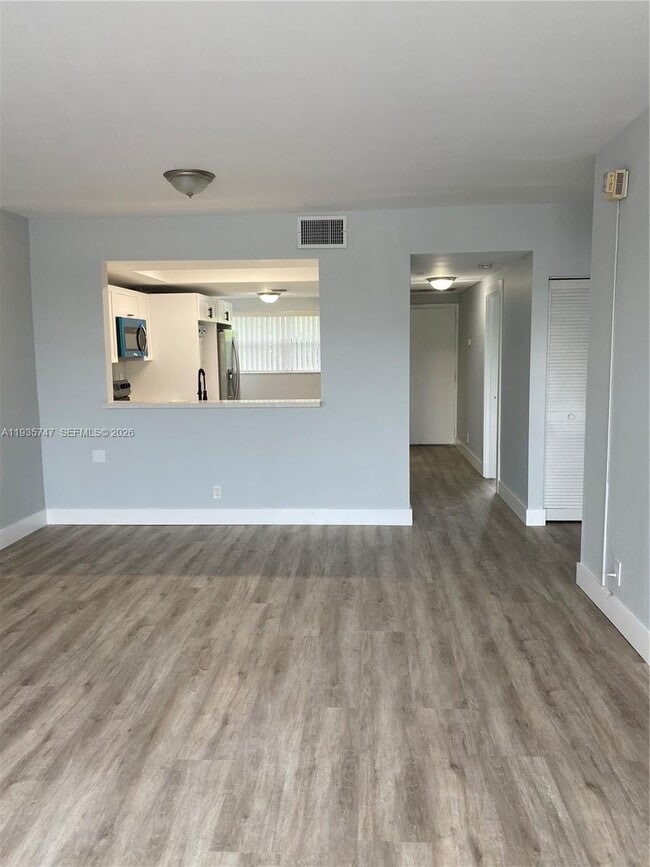 Foto del edificio - 2500 Coral Springs Dr