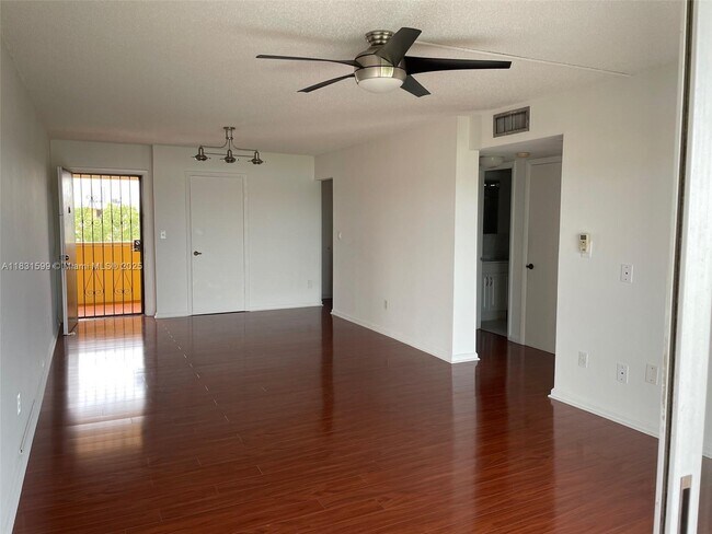 Foto del edificio - 9180 Fontainebleau Blvd