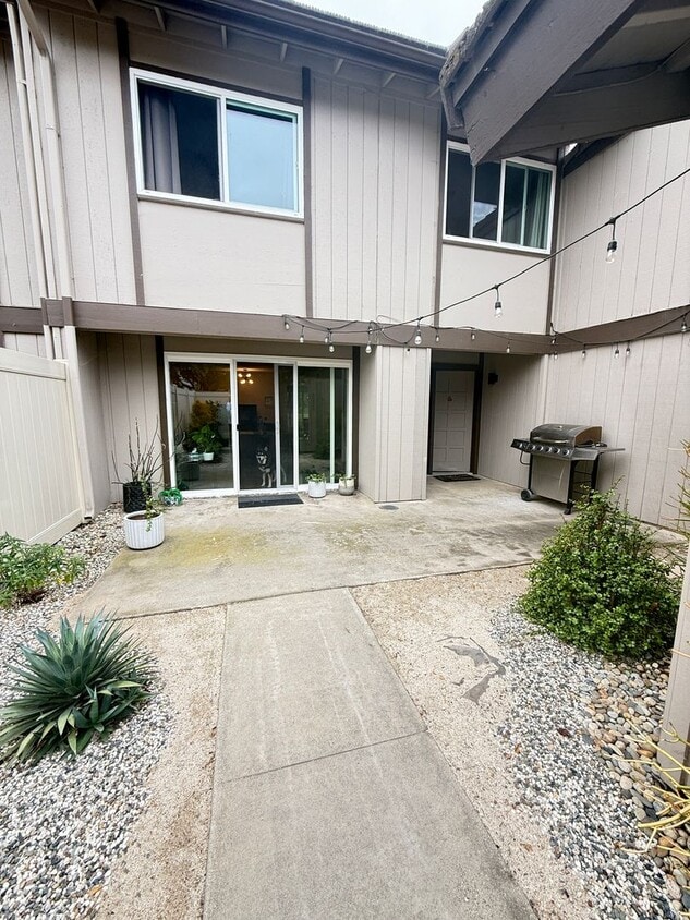 Primary Photo - Spacious 4 bedroom condo backs to Westwood...