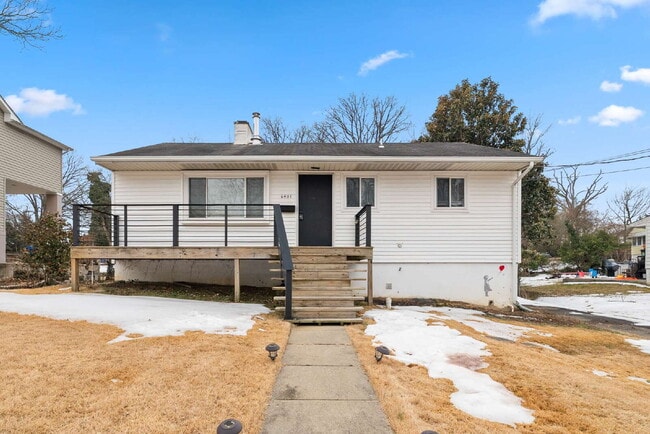 Building Photo - Spacious Single-Family Home with Versatile Living Spaces