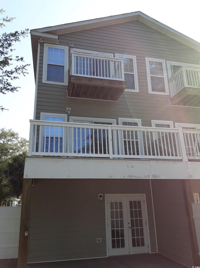 Foto del edificio - 616 Cypress Dr