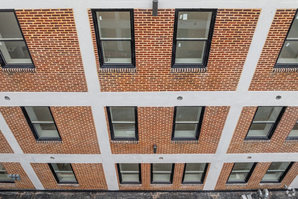 Foto principal - 343 W 4th St