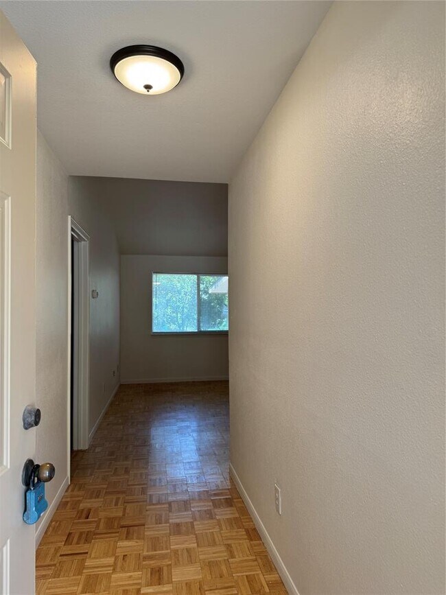 Building Photo - 2207 N Cannes Dr