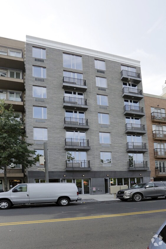 Building Photo - 812 Myrtle Ave