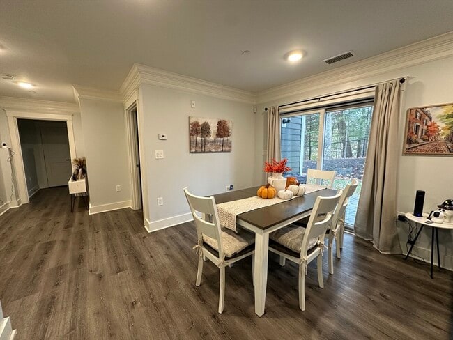 Building Photo - 17 Hennery Wy