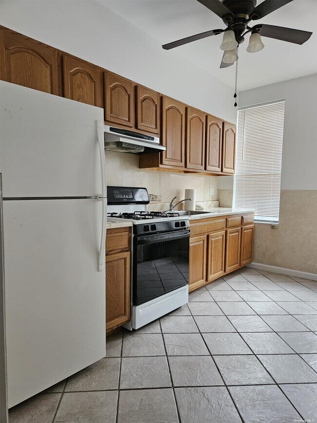 Building Photo - 34-27 41st St