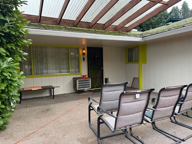 Foto del edificio - 3 bedroom 2 bathroom house in Eugene