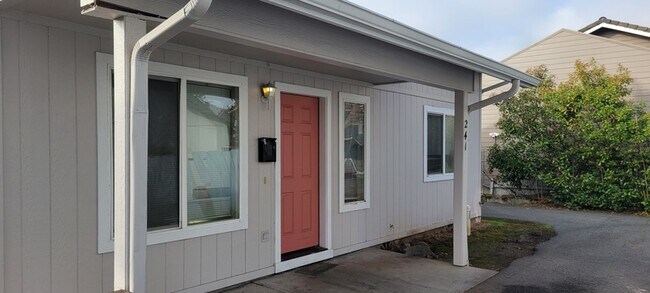 Foto del edificio - 241 NE School St