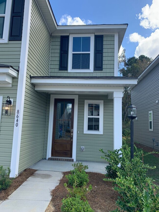 Building Photo - Modern Living in Windsor Hill