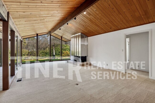 Foto del edificio - Mid Century Modern 3 Bedroom Home - Tier 1