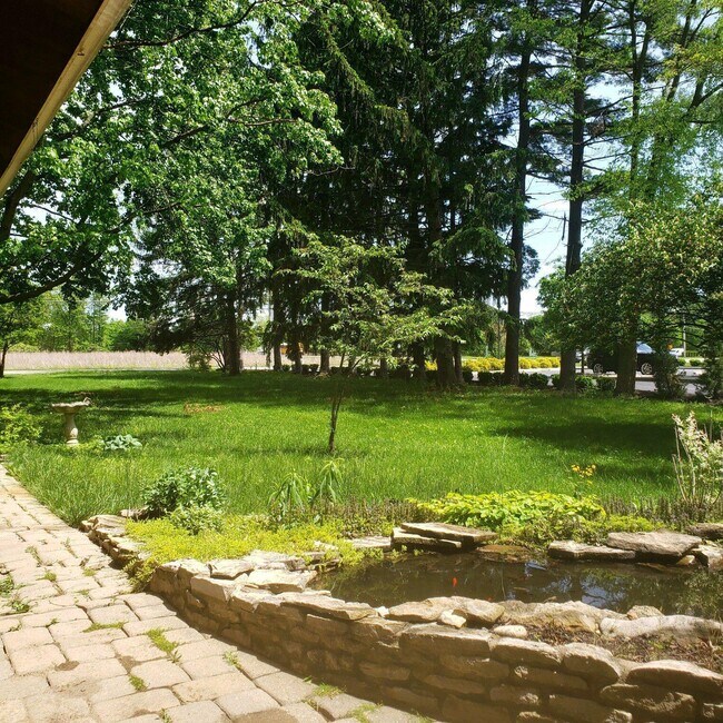 Foto del edificio - 6301 Wilcox Rd