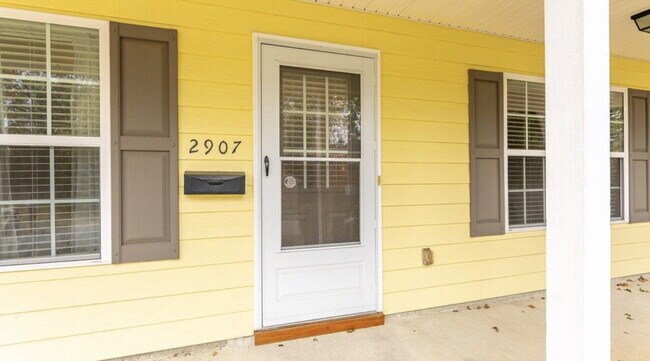 Foto del edificio - 3BR/2BA — Fenced Yard, Gated Parking, Lawn & Pest Included | Available 7/27