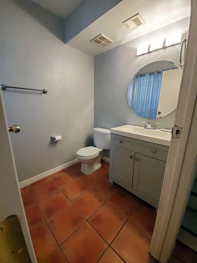 Foto del edificio - 609 W 13th St
