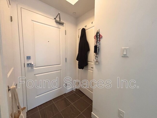 Building Photo - 125 Shoreview Pl