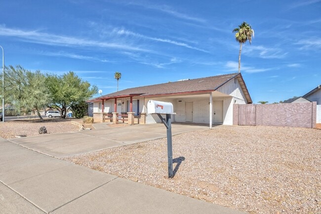 Building Photo - 2104 E Cornell Dr