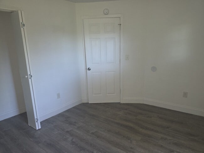 Foto del edificio - 1 Bedroom Available now!