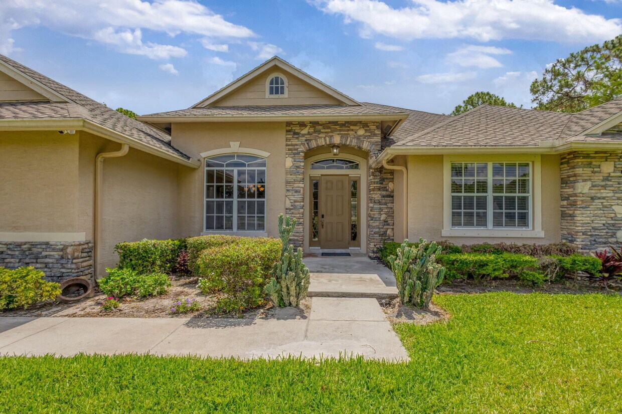 Foto principal - 4754 130th Ave N