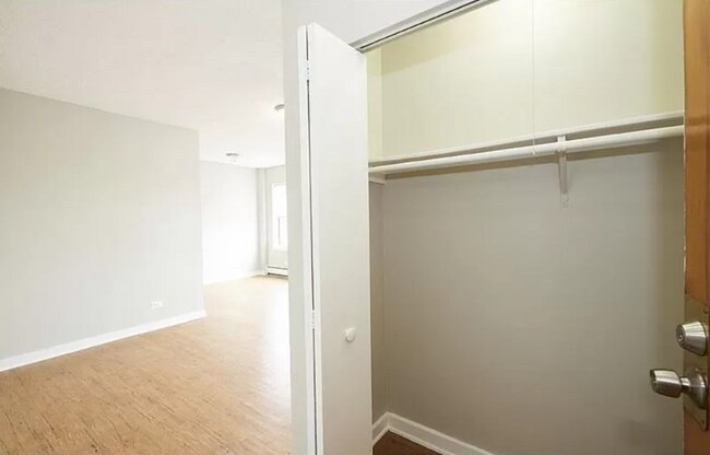 Foto del edificio - 7048 S Merrill Ave