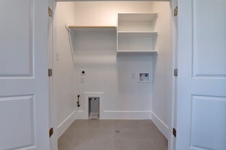 Building Photo - 5138 Rosslyn Rd
