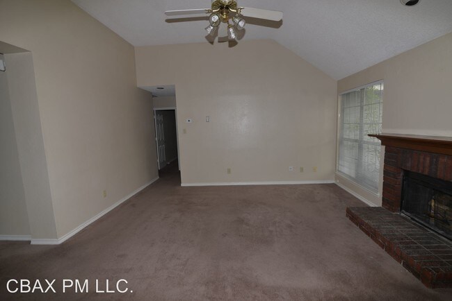 Foto del edificio - 827 Crooked Creek Ln