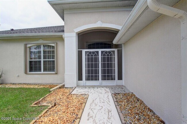 Foto del edificio - 467 Sauders Rd SE