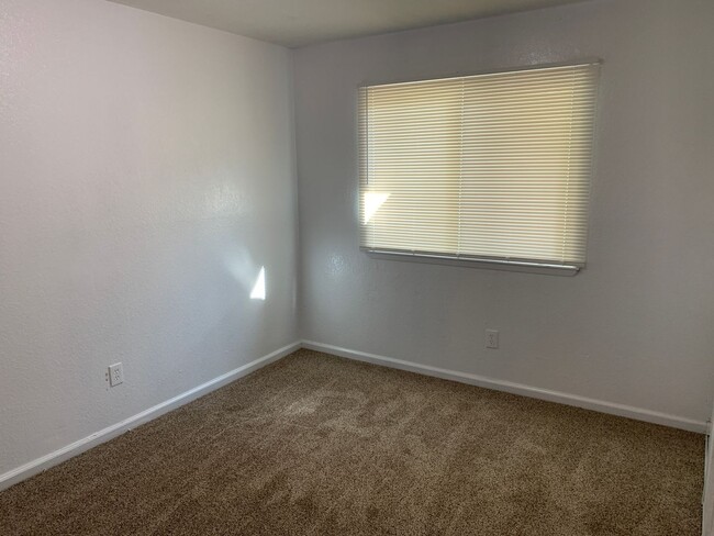 Building Photo - Newly Remodeled Duplex in Modesto