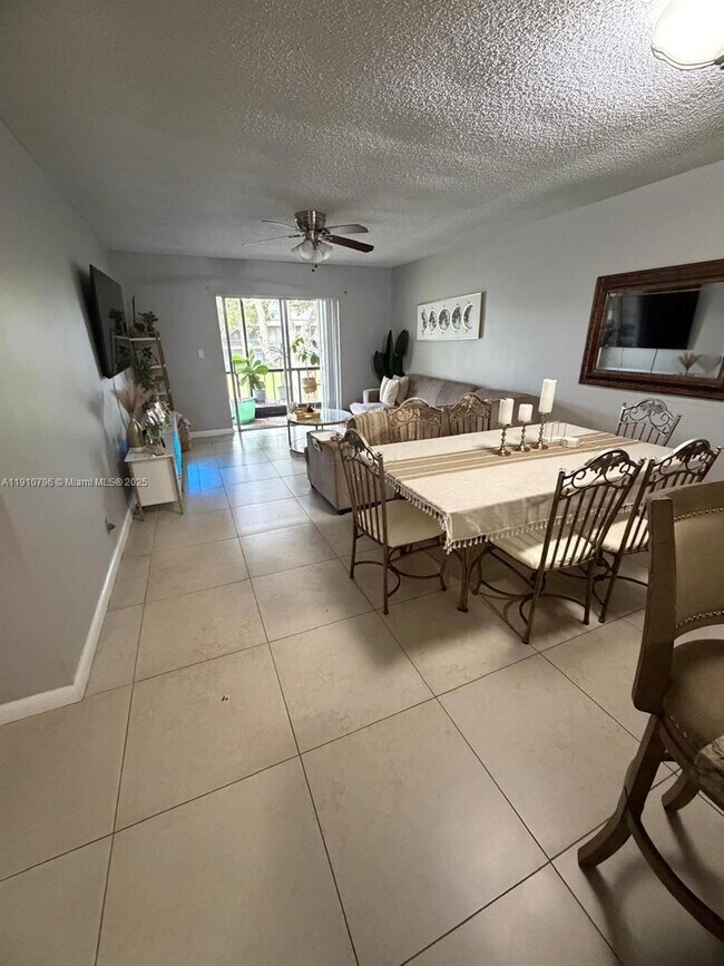 Foto del edificio - 4124 NW 88th Ave