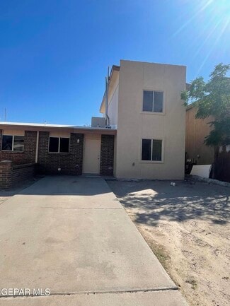 Building Photo - 864 Barandal Dr