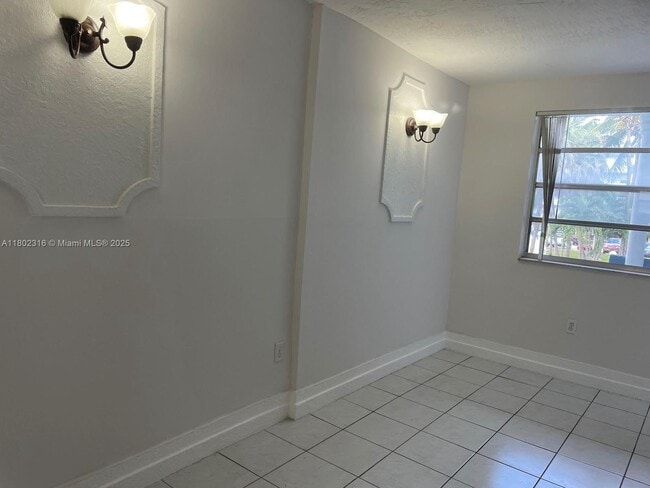 Building Photo - 1655 W 44th Pl