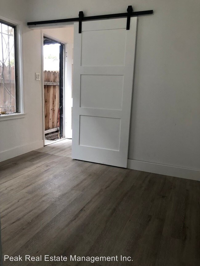 Building Photo - 213 E 67th St