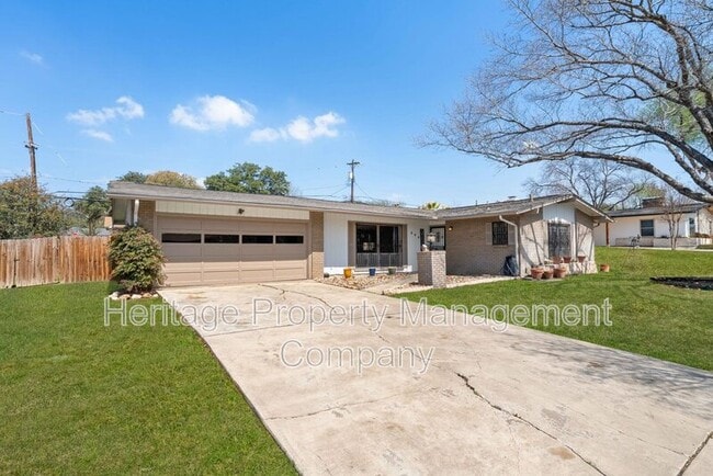 Building Photo - 303 Marquis Ln