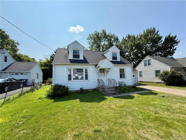 Photo - 116 Chestnut Hill Dr (Liverpool, NY) House