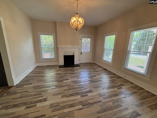 Foto del edificio - 161 Columbia Ave