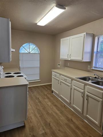 Foto del edificio - 4426 Mayflower Dr