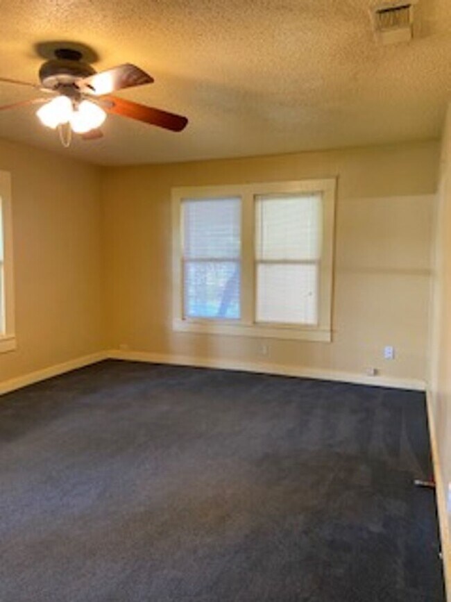 Building Photo - 342 College Drive