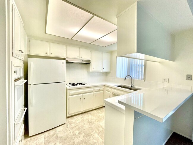 Foto del edificio - Spacious One Bedroom Apartment Near Vista Village!